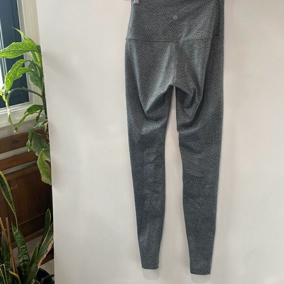 Lululemon wunder under gray dot print leggings - Picture 3 of 4